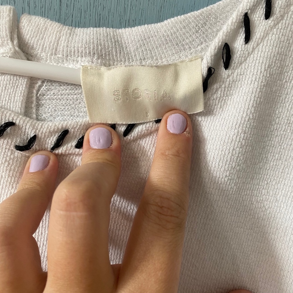 Beautiful top - Picture 2 of 2